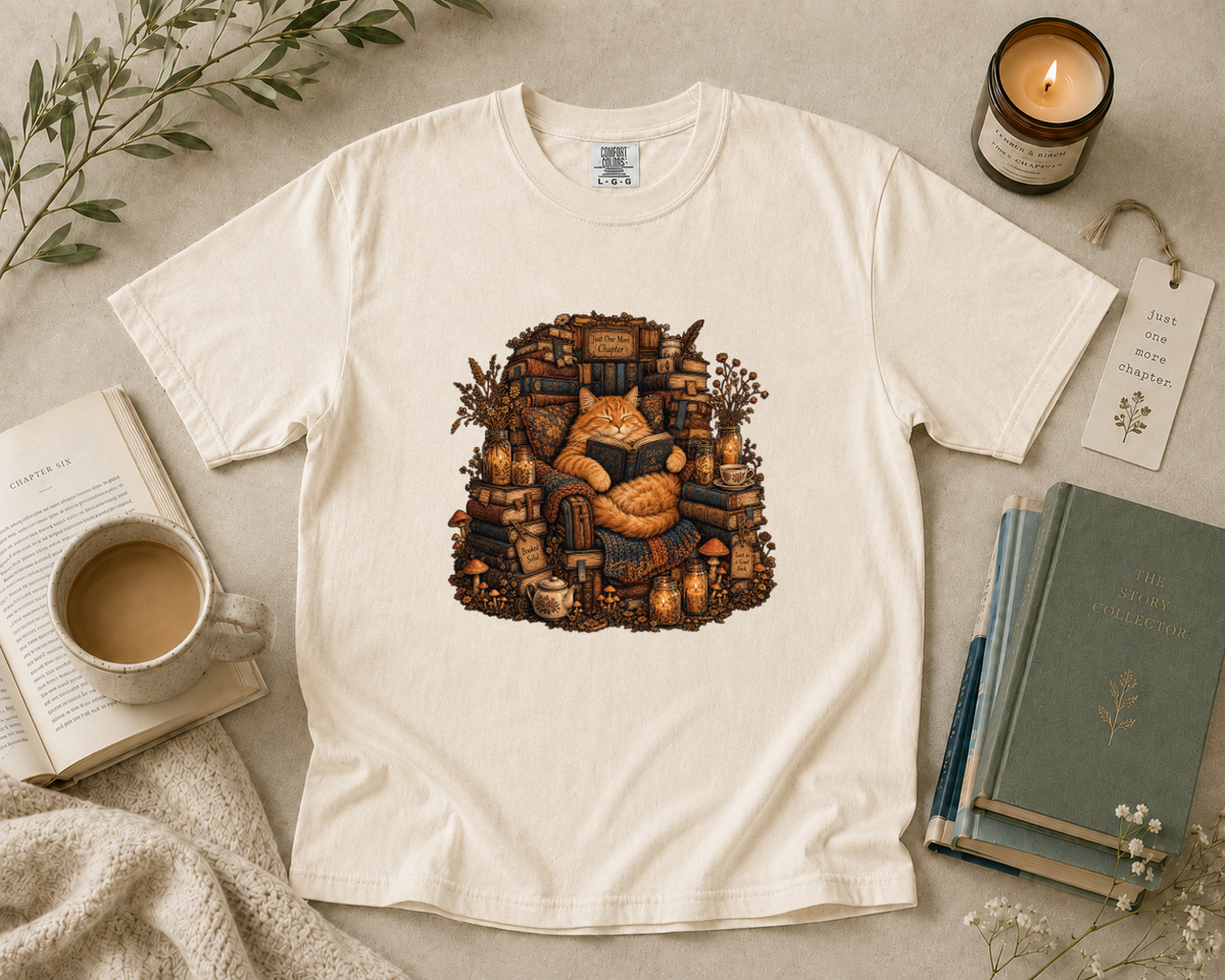 Cozy Orange Cat Reading Books T-Shirt