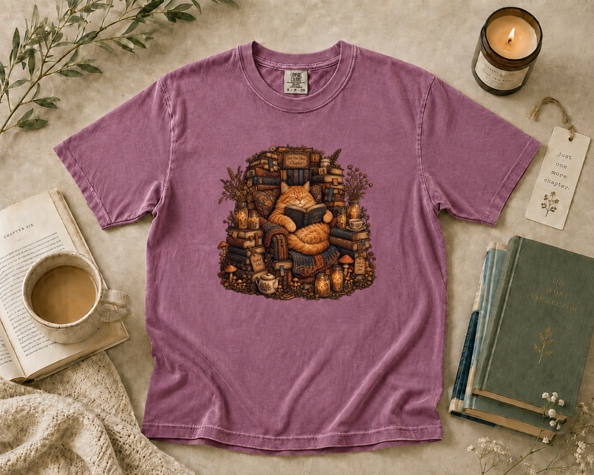 Cozy Orange Cat Reading Books T-Shirt