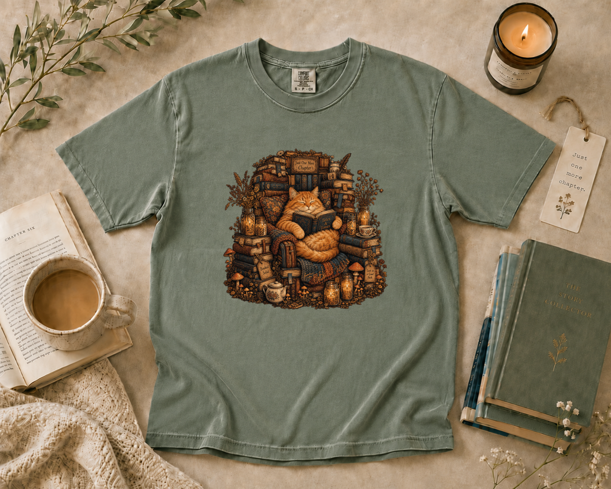 Cozy Orange Cat Reading Books T-Shirt